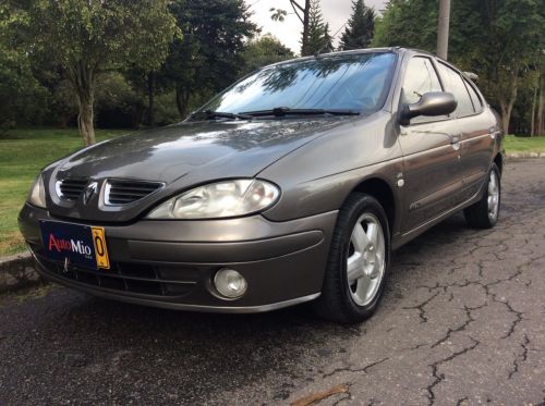 imagen de clasificado de venta de vehiculos. vehiculos, finca raiz, empleo, electrodomesticos, hogar